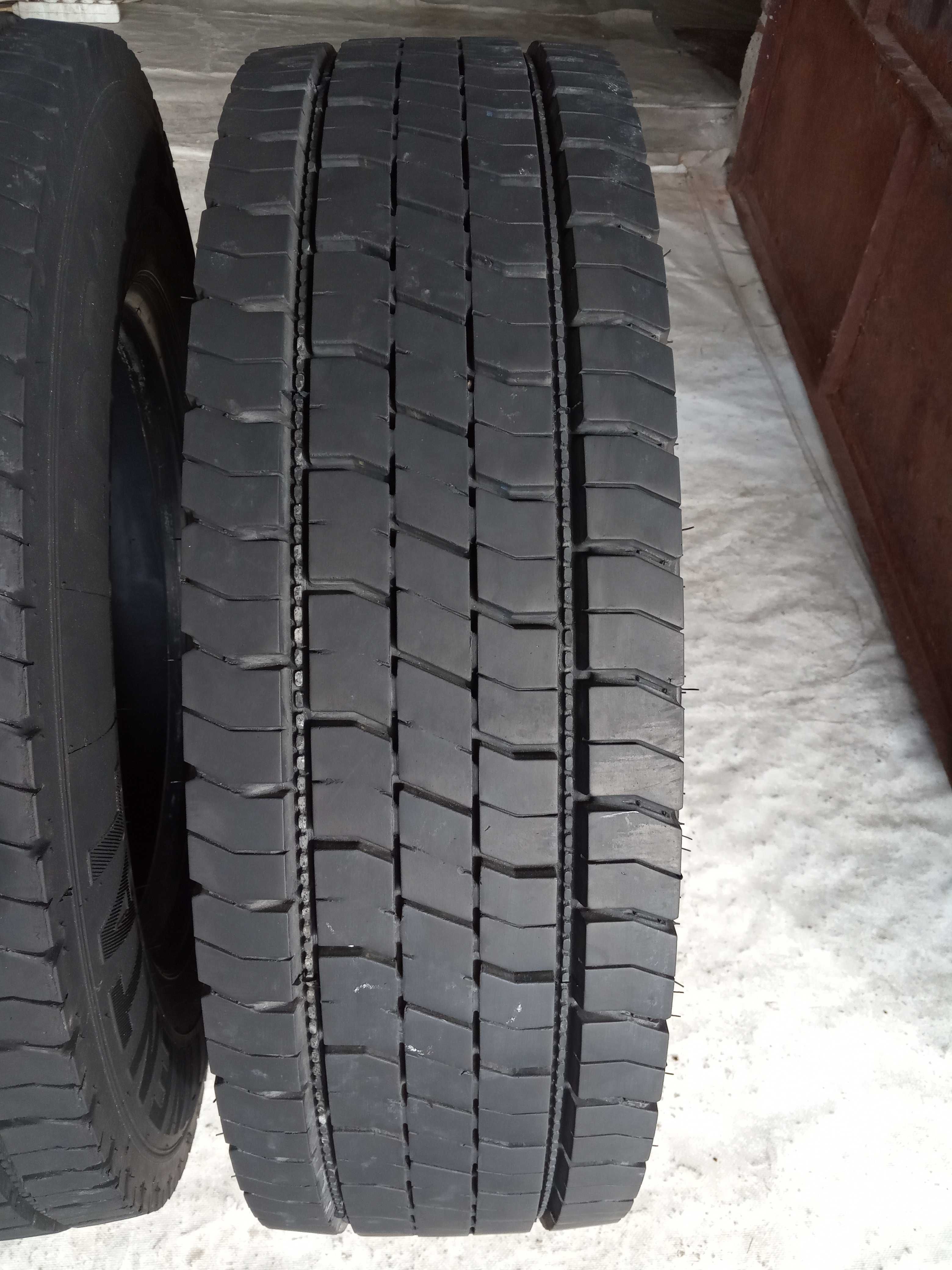 2 тежкотоварни гуми 215/75R17.5 Continental Regional LDR1+ 126/124M