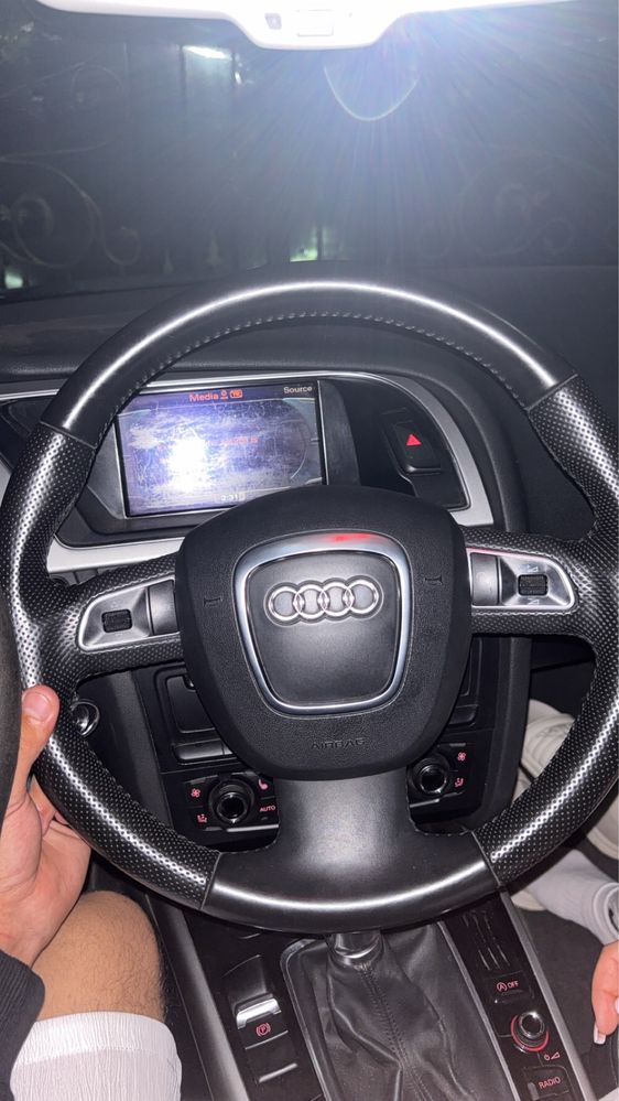 Vănd volan Audi 800 lei