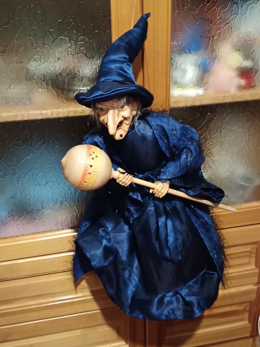 Голяма кукла баба Яга