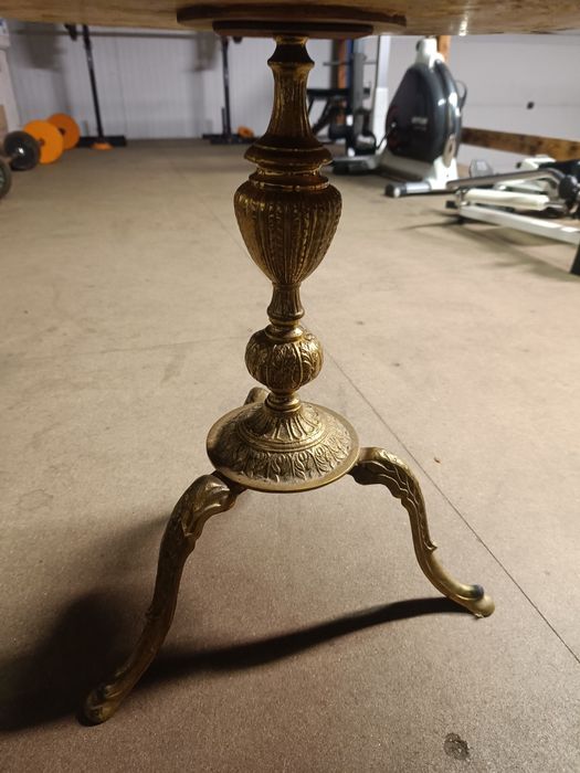 Барокова бронзова маса със плод от оникс