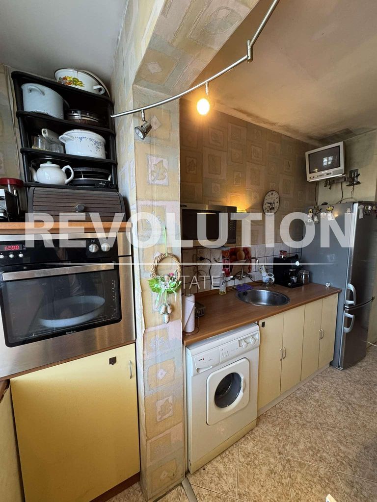 Дава се под наем Тристаен апартамент в Пловдив, Кючук Париж - 80 кв.м за 400 € - Снимка #1
