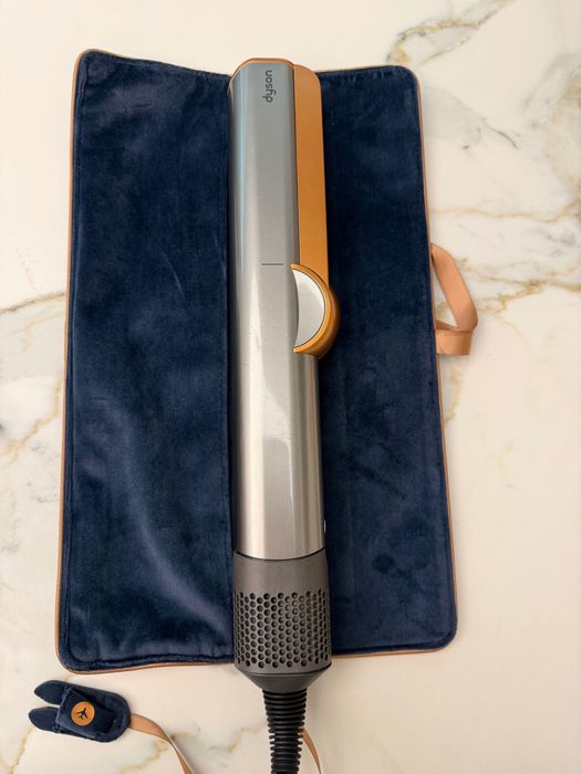 Dyson Airstrait (Uscător de păr – placă de îndreptat)