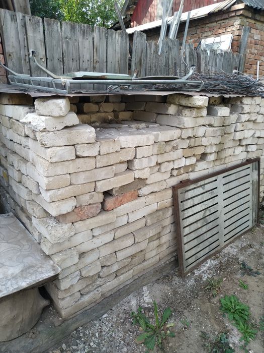 Кирпич силикатный одинарный, б/у.приблизительно 500 шт.