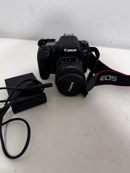 Фотокамера Canon EOS 77D