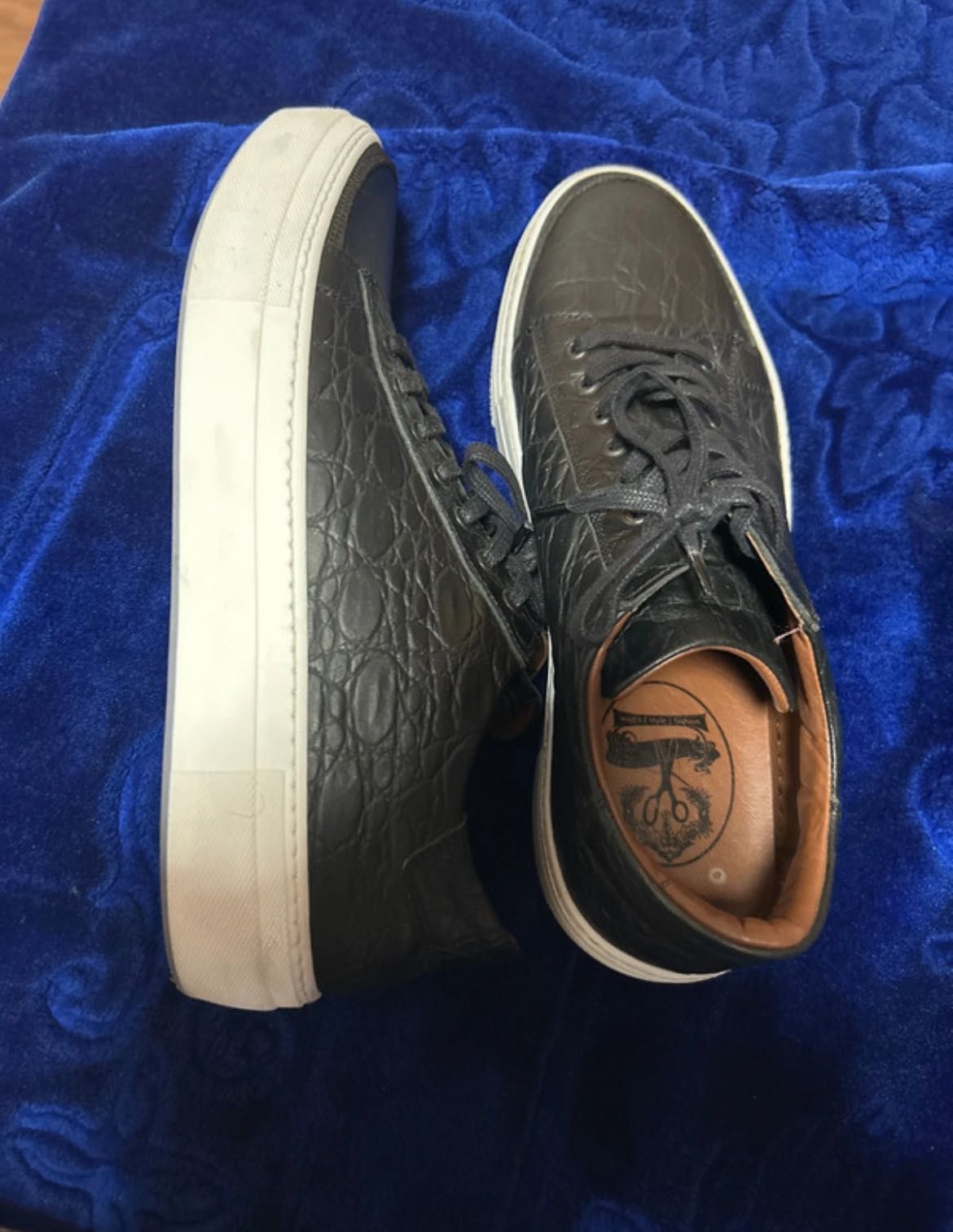 Pantofi stil adidasi