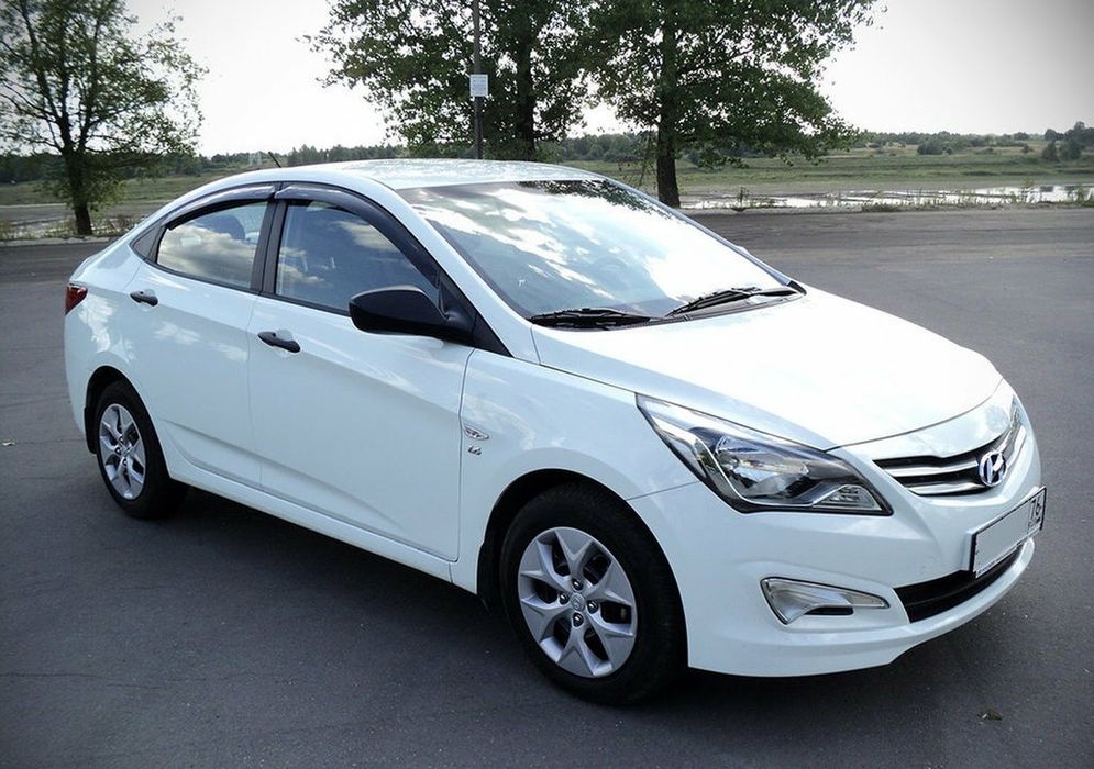 Лобовое стекло и заднее, боковые на Hyundai Accent 2011 -. Автостекло
