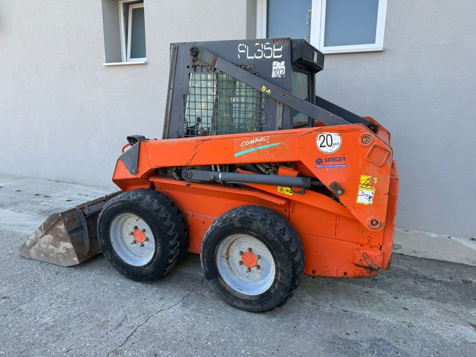 Mini-incarcator Fiat Hitachi 
An 2000
Ore 2100
Recent adus