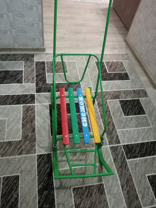 Продам санки новые