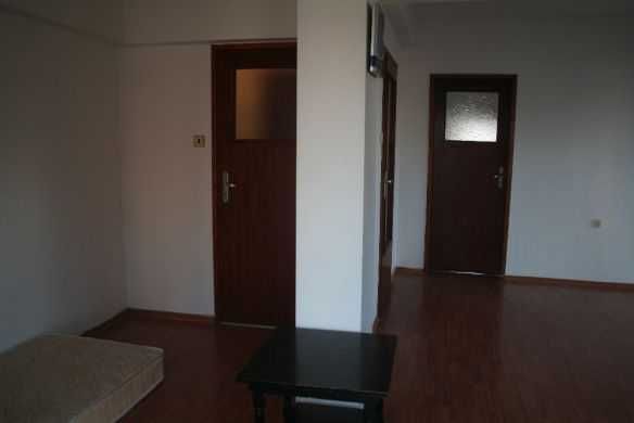 Продава се Тристаен апартамент в Бургас, Изгрев - 70 кв.м за 886 €/кв.м - Снимка #2