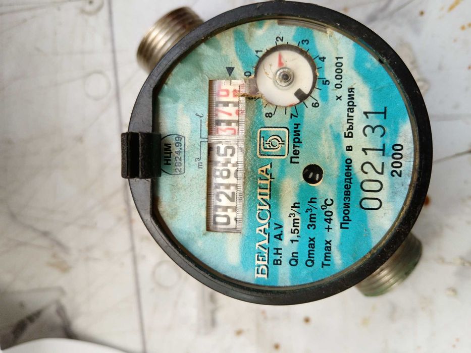 Водомери 3бр , два за топла и един за студена вода. Цена 20лв за брой