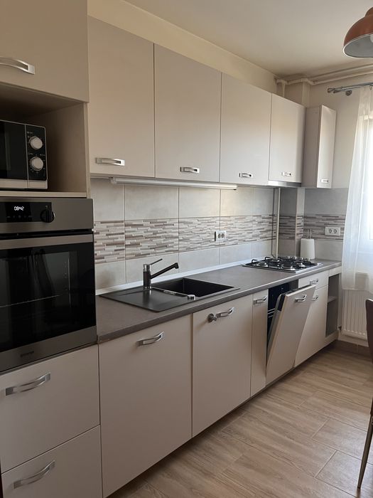 Vand apartament cu 2 camere cu curte in Giroc