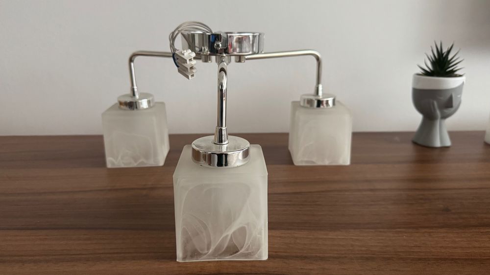 Lustra cu 3 brate in stare foarte buna