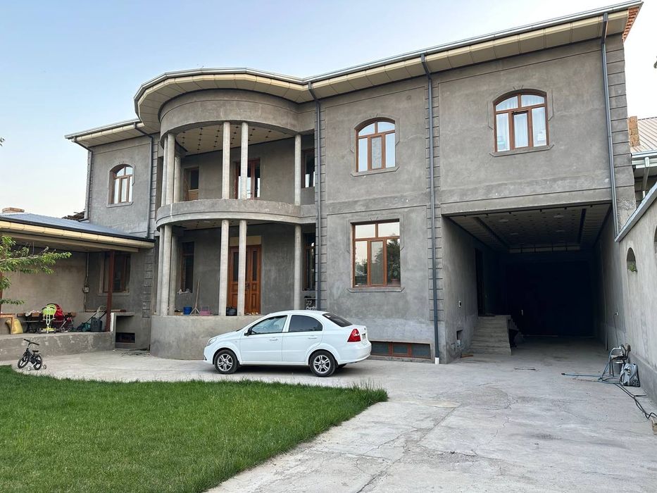 Таййор уй сотилади 9 хона + 2 холл + подвал