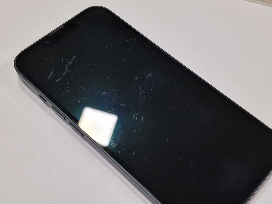 Apple iPhone 13 128GB / 88% / счупен гръб