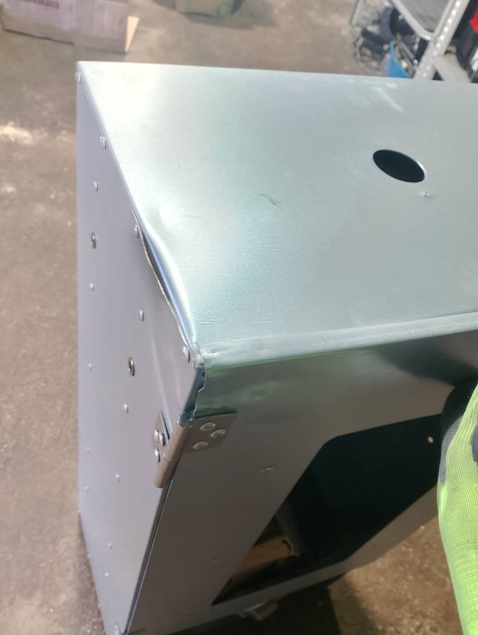 Vând afumătoare nouă, nefolosită