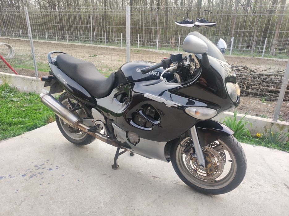 Vând/schimb Suzuki GSX 750 F