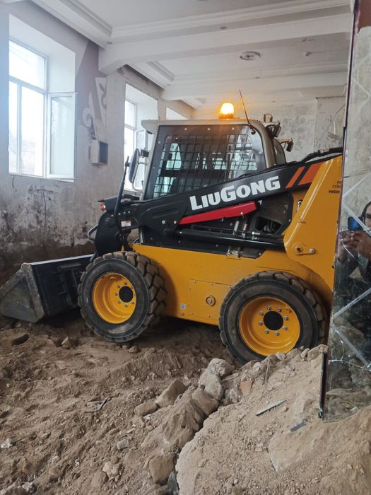 Услуги мини-погрузчика, опытный профессиональный оператор