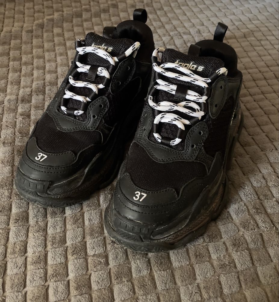 Balenciaga triple S