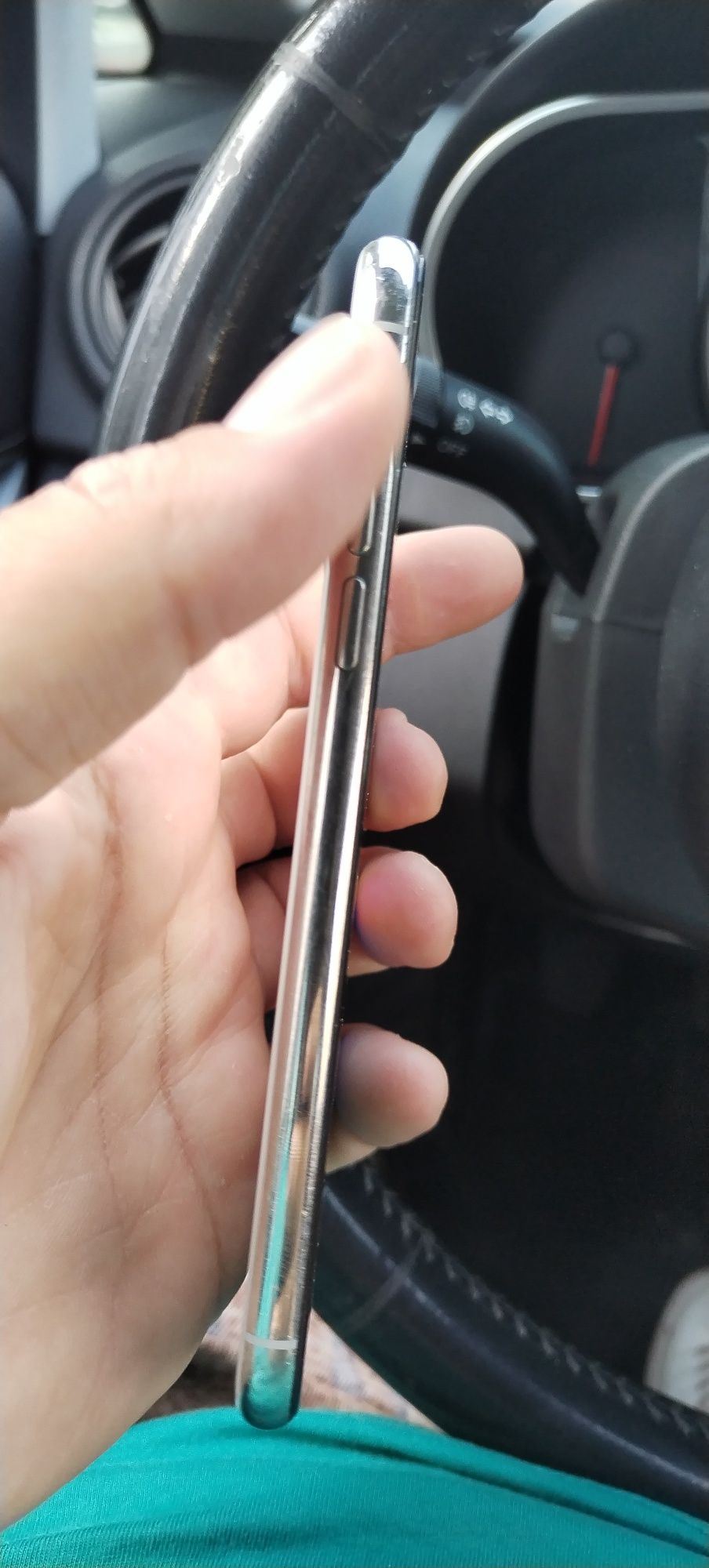 Iphone x 64gb леко пукнат отключен