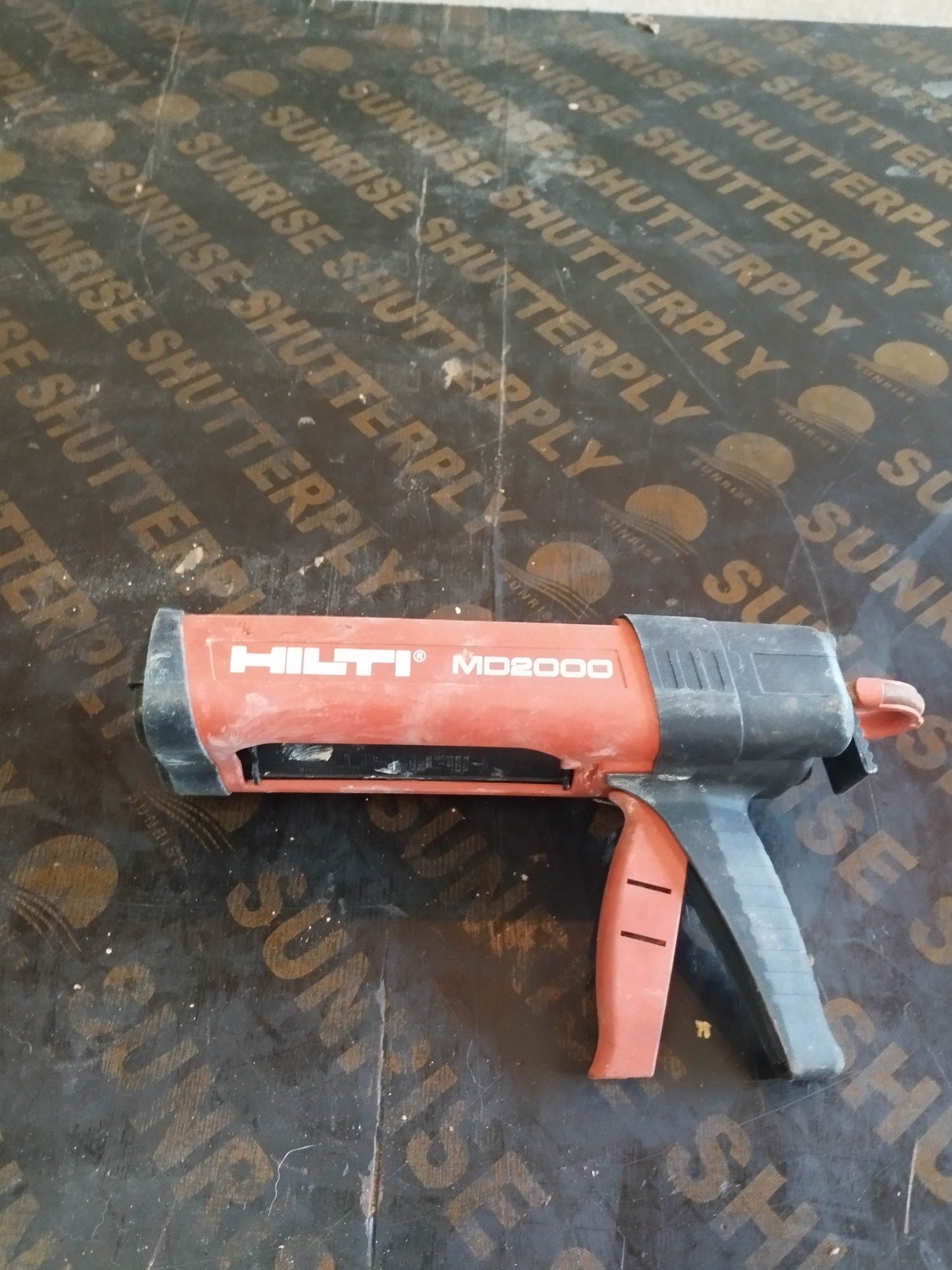 Шприц на хилти Hilti  перфектно състояние внос от Англия