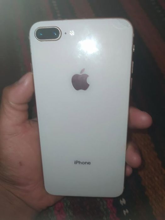 Iphone 8 plus telefoni sotiladi