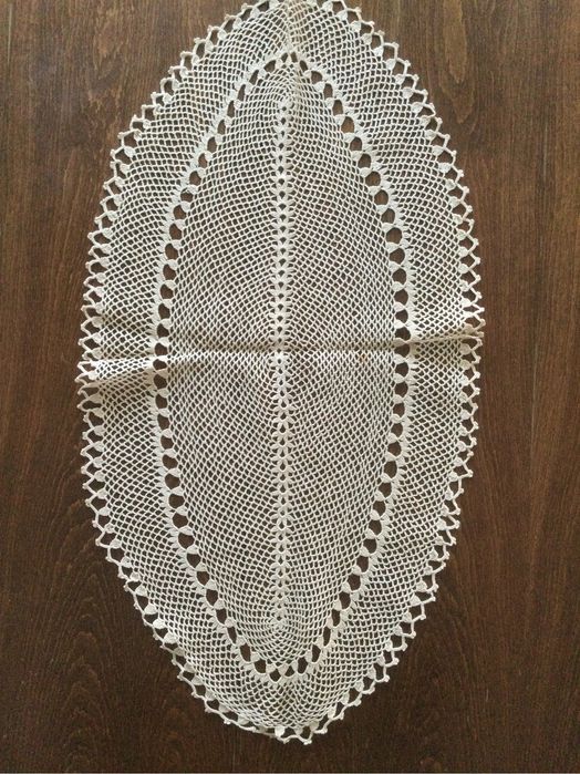 Покривка за маса плетена на една кука