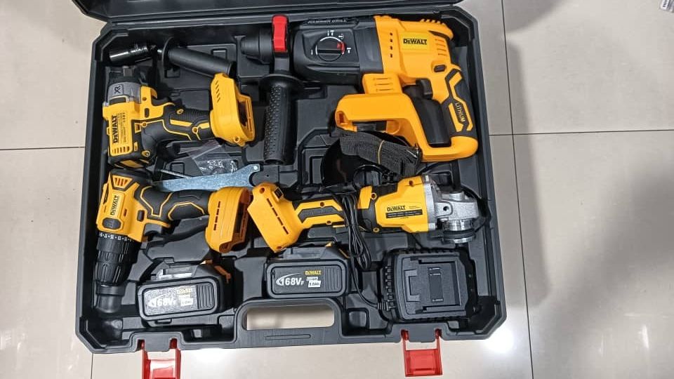 Набор инструментов Dewalt 4 в 1