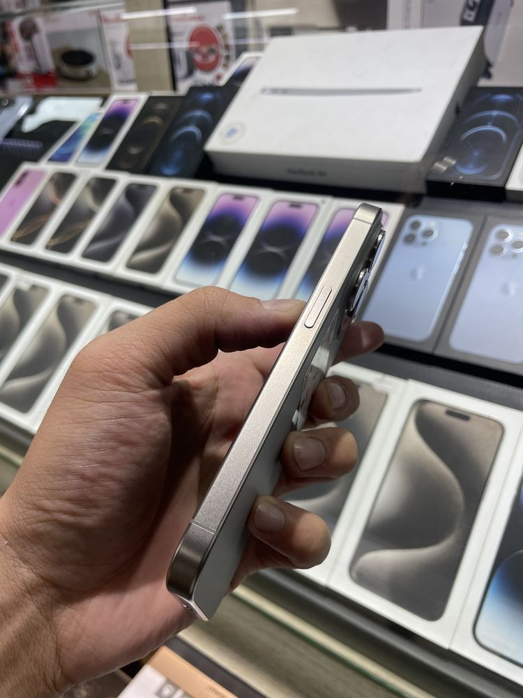 iPhone 15 pro 256 gb