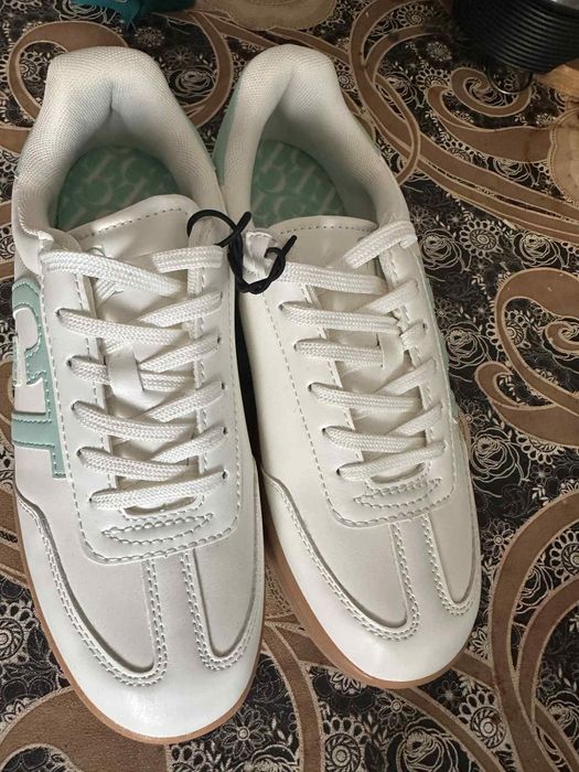 Нови маратонки Gin Tonik