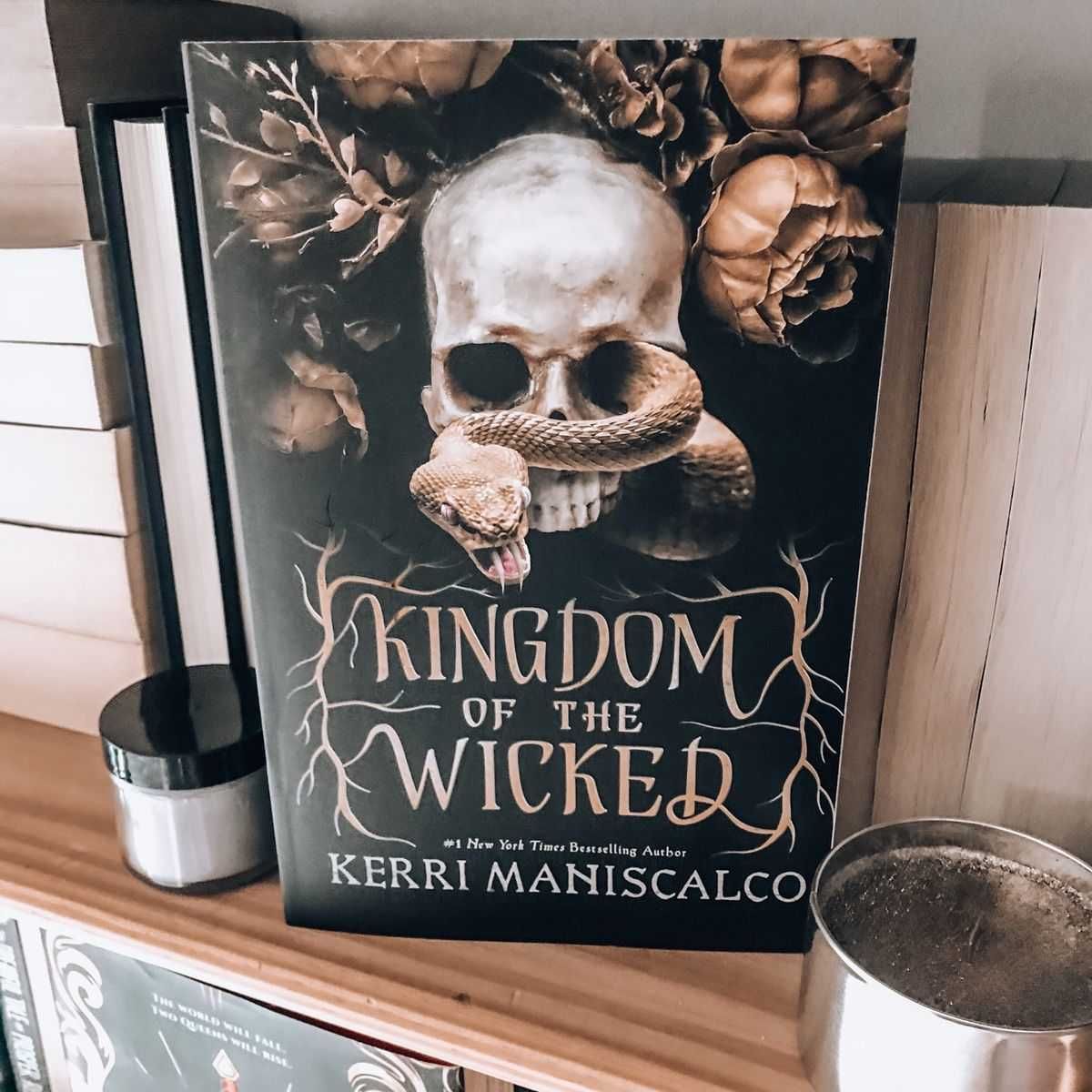 CARTE IN ENGLEZA Kingdom of the Wicked by Kerry Maniscalco