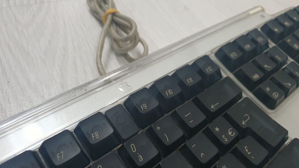 Tastatura și mouse apple