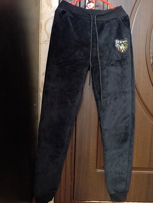 Продаются тёплые штанишки для девочек.