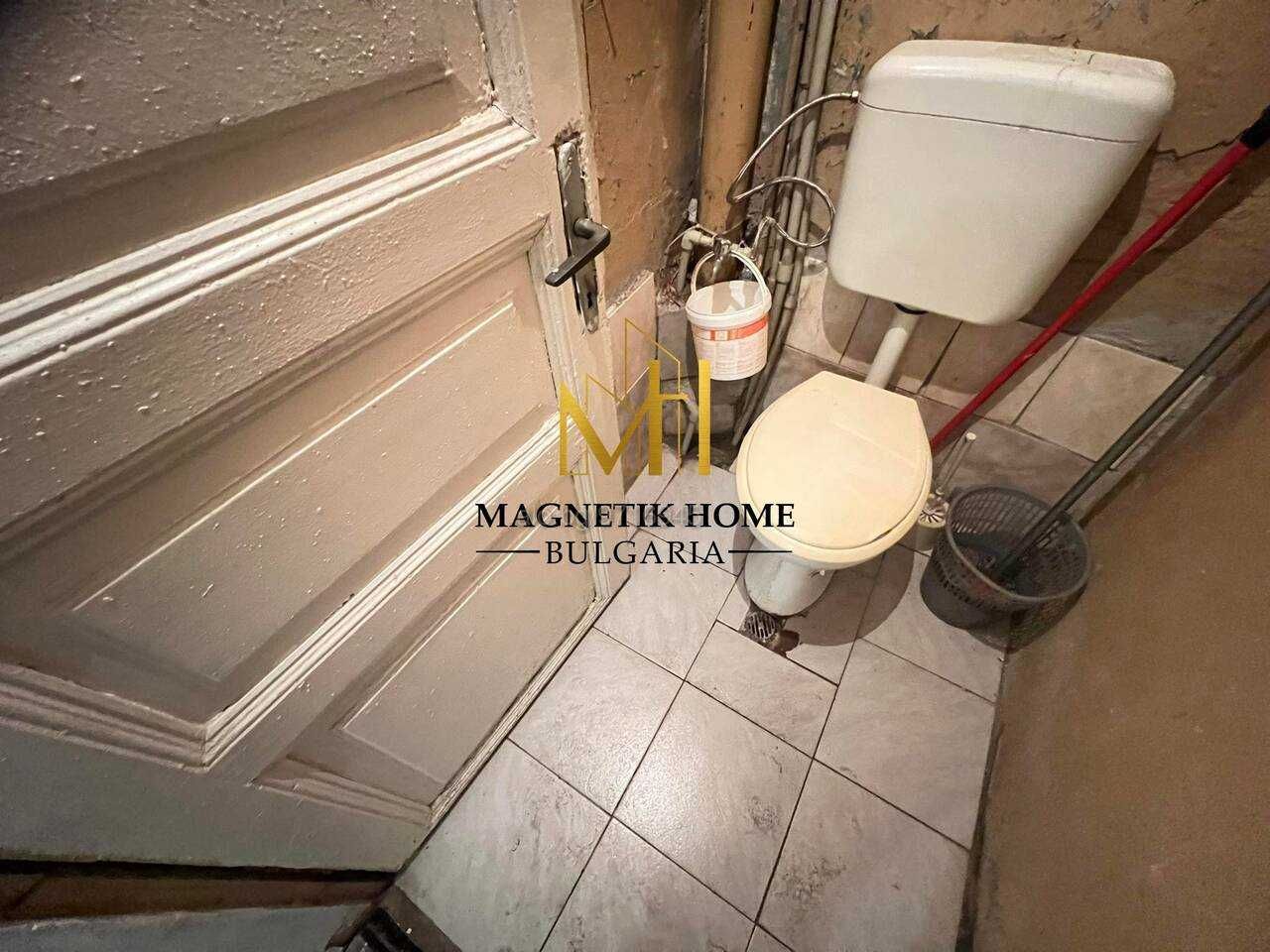 Дава се под наем Магазин в Бургас, Център - 20 кв.м за 127.5 € - Снимка #1