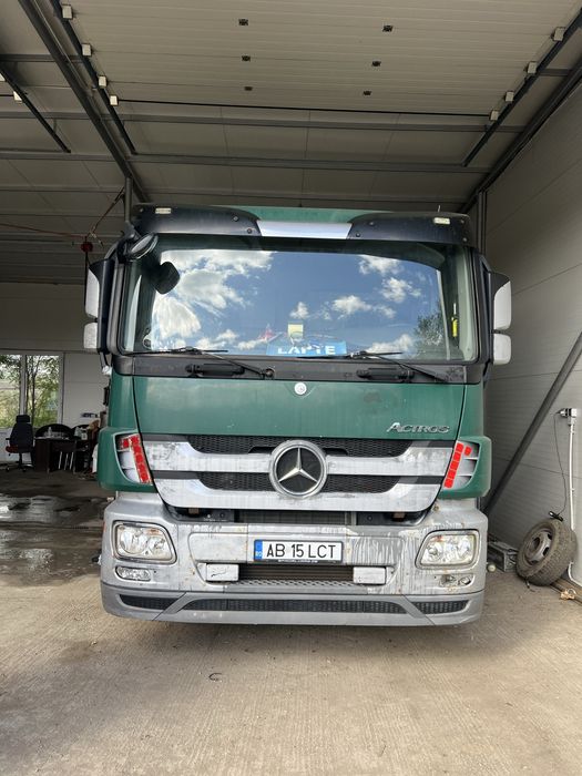 Camion cisterna lapte