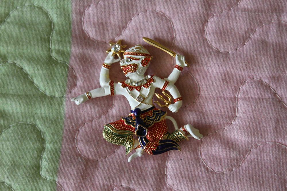 Брошь воин из Таиланда путешествия