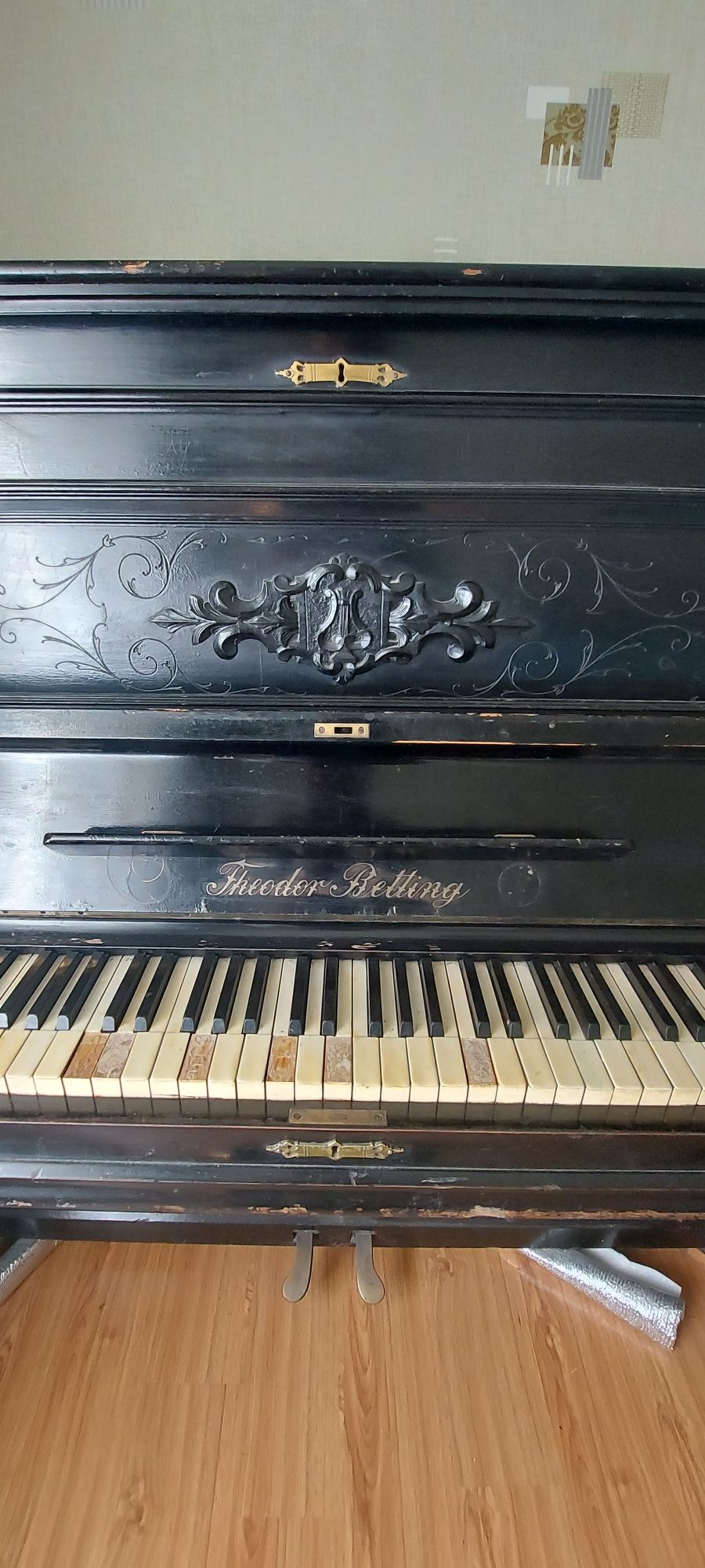 Пианино Theoder Betting