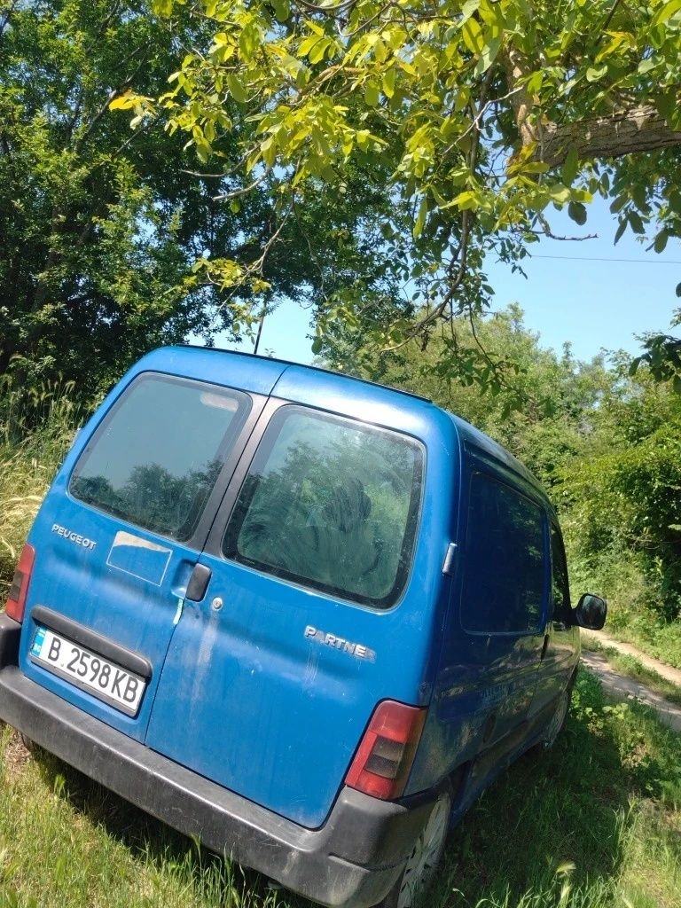 Продавам Пежо Партнер