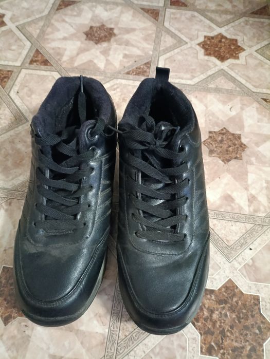 Продам зимнюю обувь