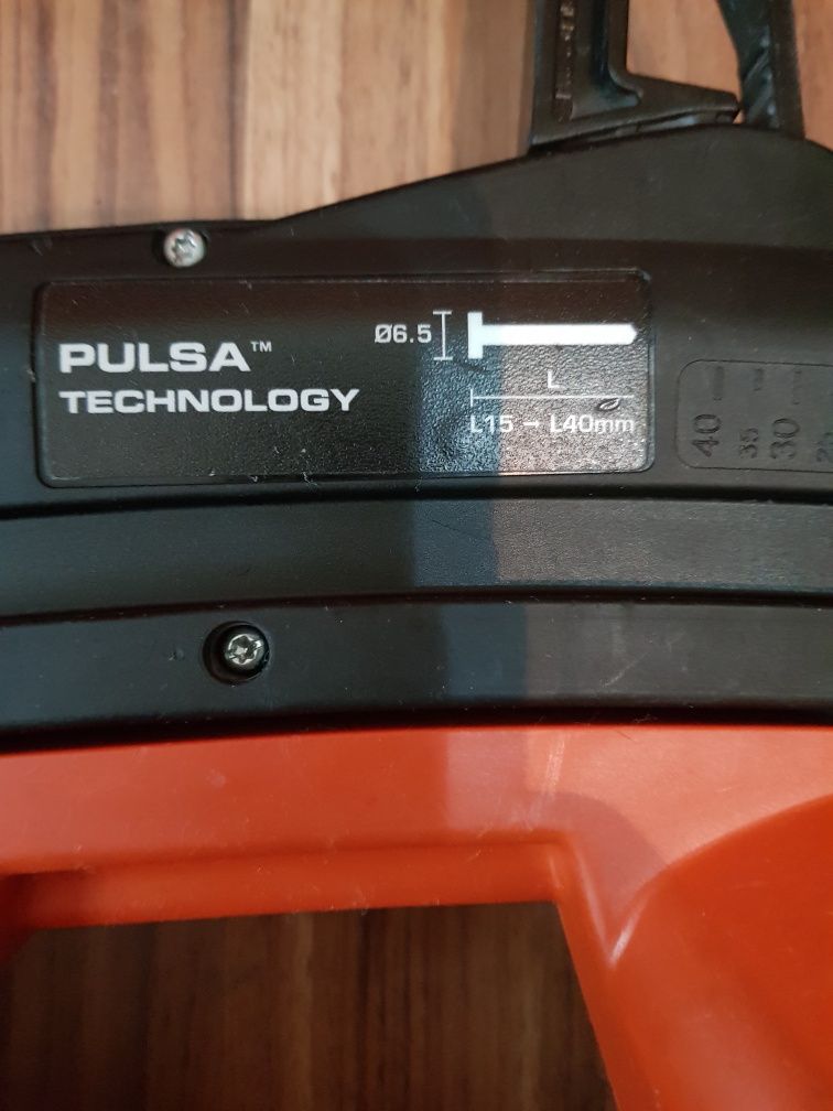 Pistol de bătut cuie în beton Spit Pulsa  40E