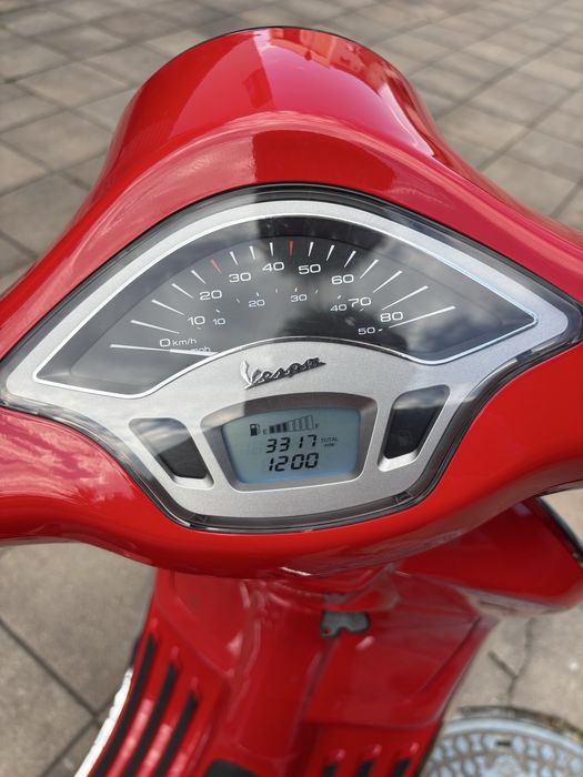 Vespa Primavera 50, Red, anul 2023