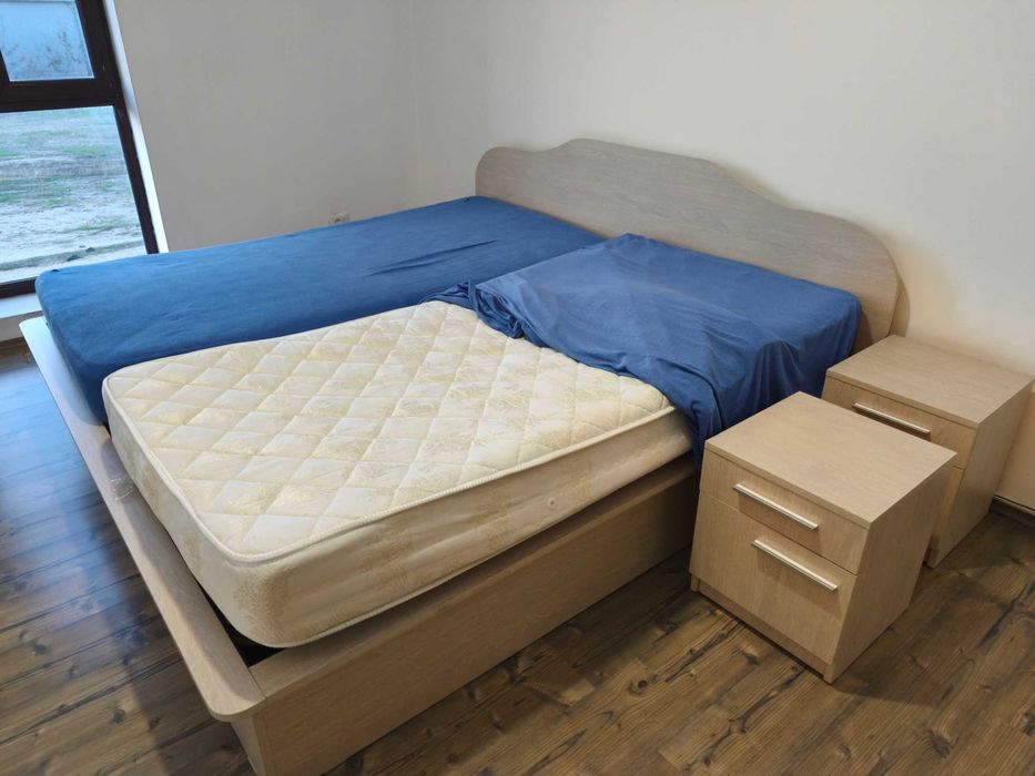 Dormitor complet – pat, 2 noptiere și saltele