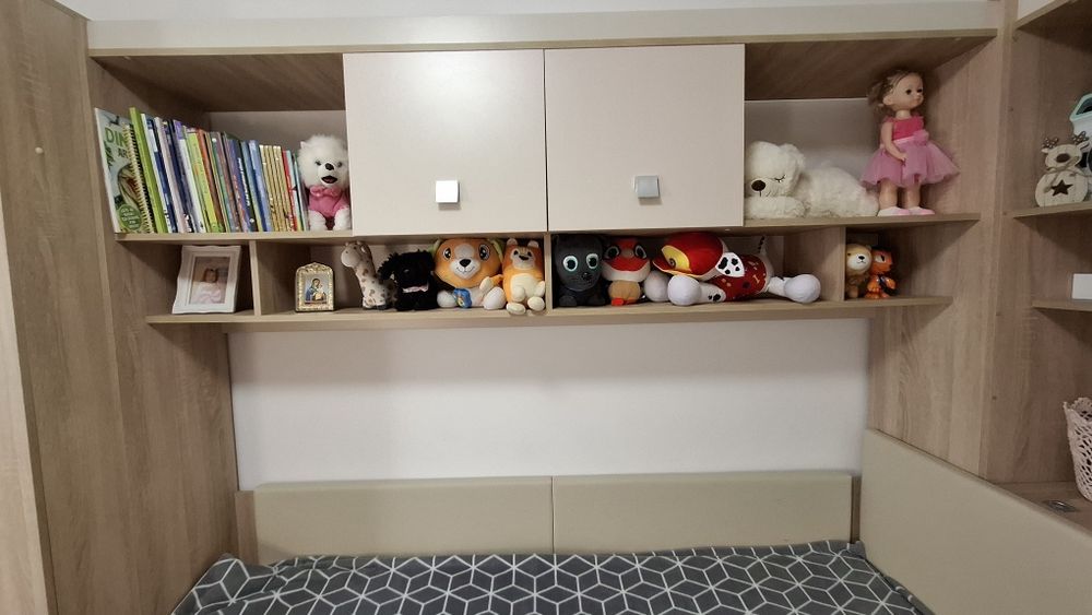 Dormitor copii cu dulapuri si birou
