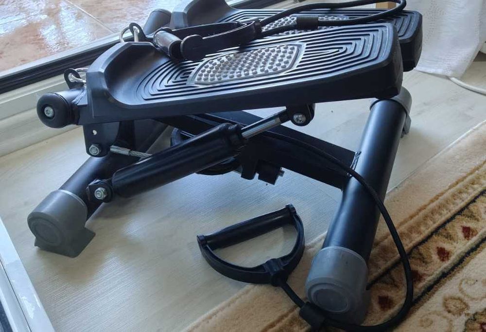 Stepper aerobic cu 2 corzi elastice si display cu afisaj electronic