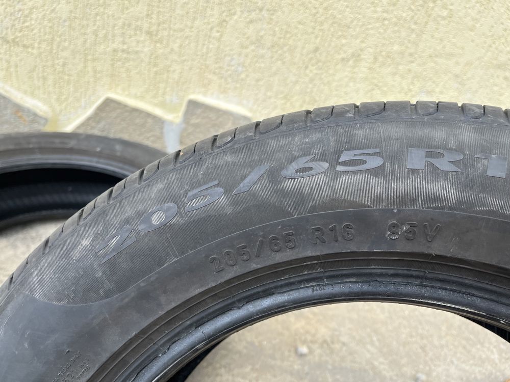 2 бр. летни гуми 205/65/16 Pirelli MO DOT 3216 4,5 mm