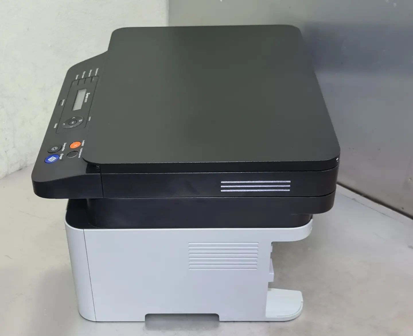 Продаю черно-белый лазерный принтер 3в1 Мфу Samsung M2070