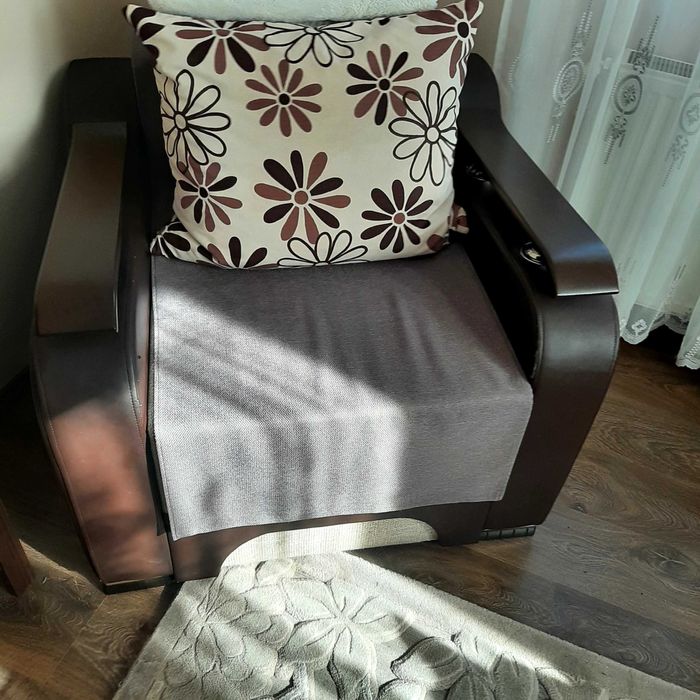 Vand canapele cu 2 fotoliu