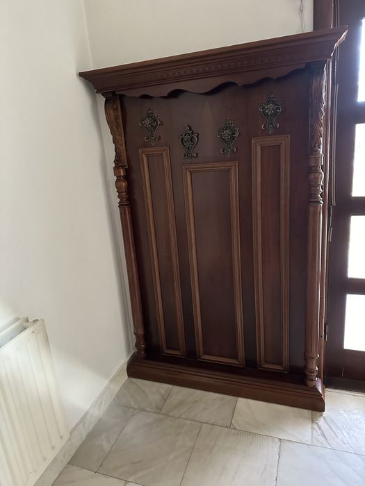 Vând cuier lemn masiv