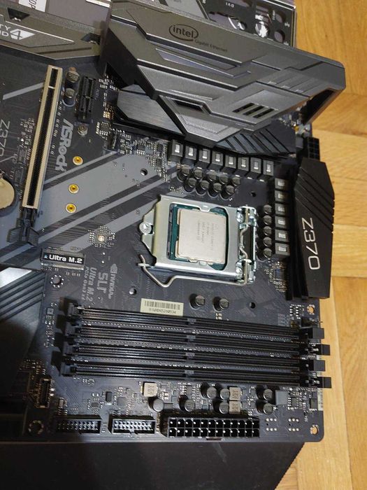 Intel Core i7 9700K + AsRock Z370 Extreme4