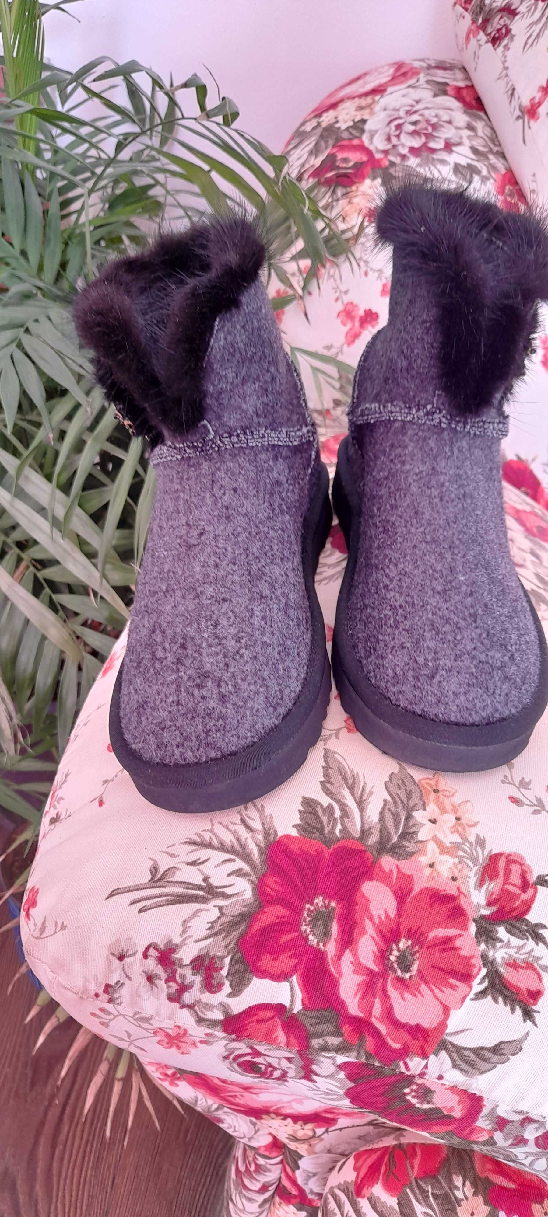 Дамски нови ботуши uggs. Номер 39.