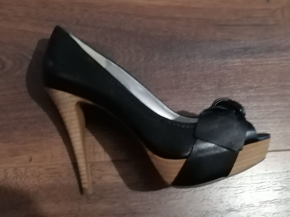 Дамски отворени токчета Guess